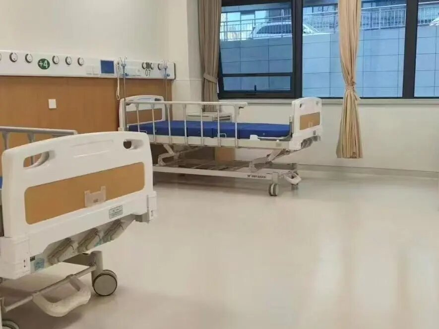 同質(zhì)透心地板的優(yōu)勢解析，為何適用于高流量場景